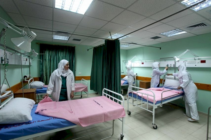 صحة غزة تعلن تعليق الدوام بالمستشفيات بعد الاعتداء على طبيب 