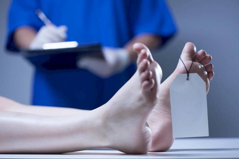أم وأب يقتلان ابنتهما ويدفنانها في الصرف الصحي