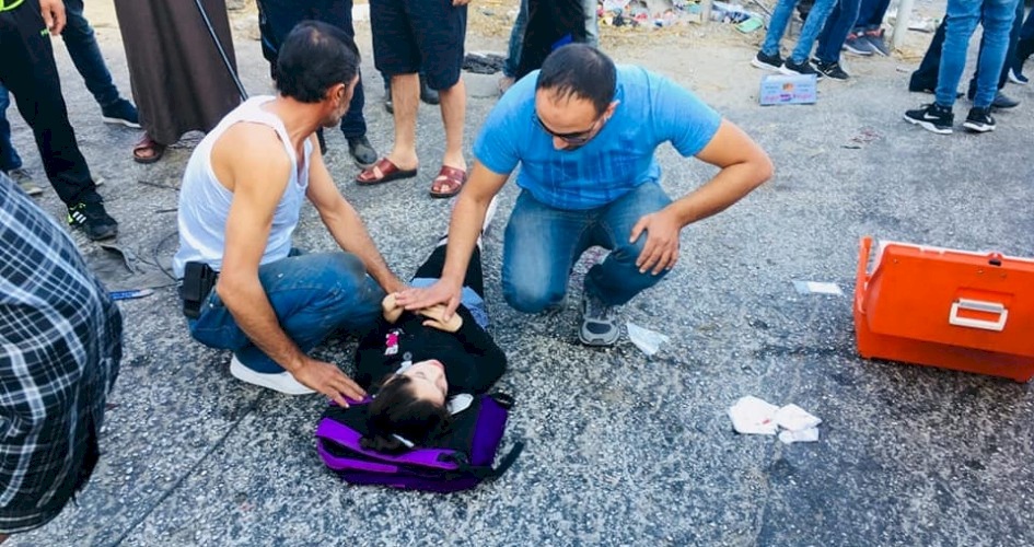 صور..في اليوم الاول للعام الدراسي..سيارة تدهس 14 طالبة في الخليل