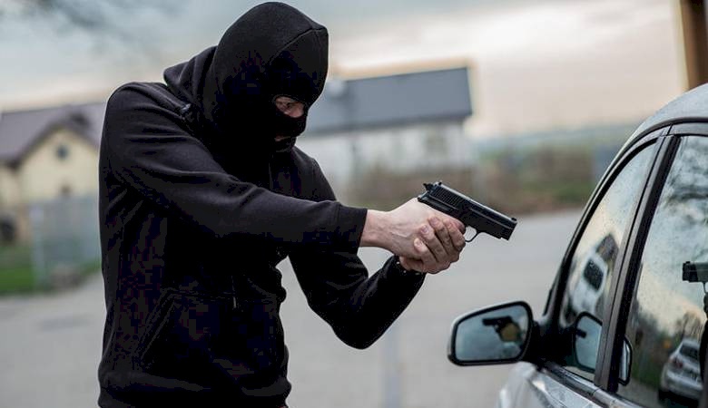 سطو مسلح على محطة للوقود في الخليل