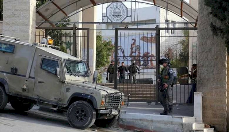 إصابات بالاختناق خلال مواجهات بمحيط جامعة القدس في أبوديس