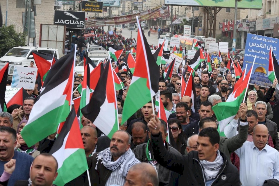 القوى الوطنية تطالب بتوفير مظلّة مالية لتعويص نقص تمويل الأونروا