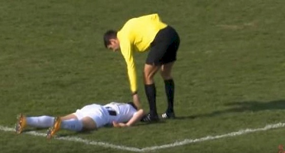 لاعب كرة قدم عربي يفارق الحياة خلال مباراة ودية