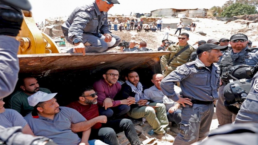نتنياهو يؤجل إخلاء الخان الأحمر تحسبا من محكمة لاهاي