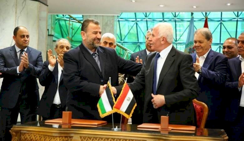 هل تُخطط روسيا لعقد مُصالحة بين حركتي فتح وحماس؟