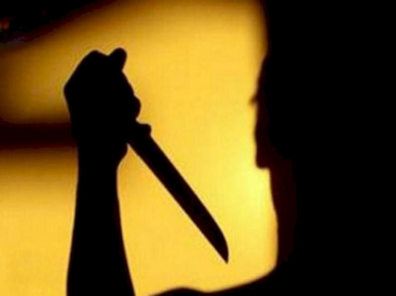 مريض نفسي يخرج من المستشفى ويطعن والده