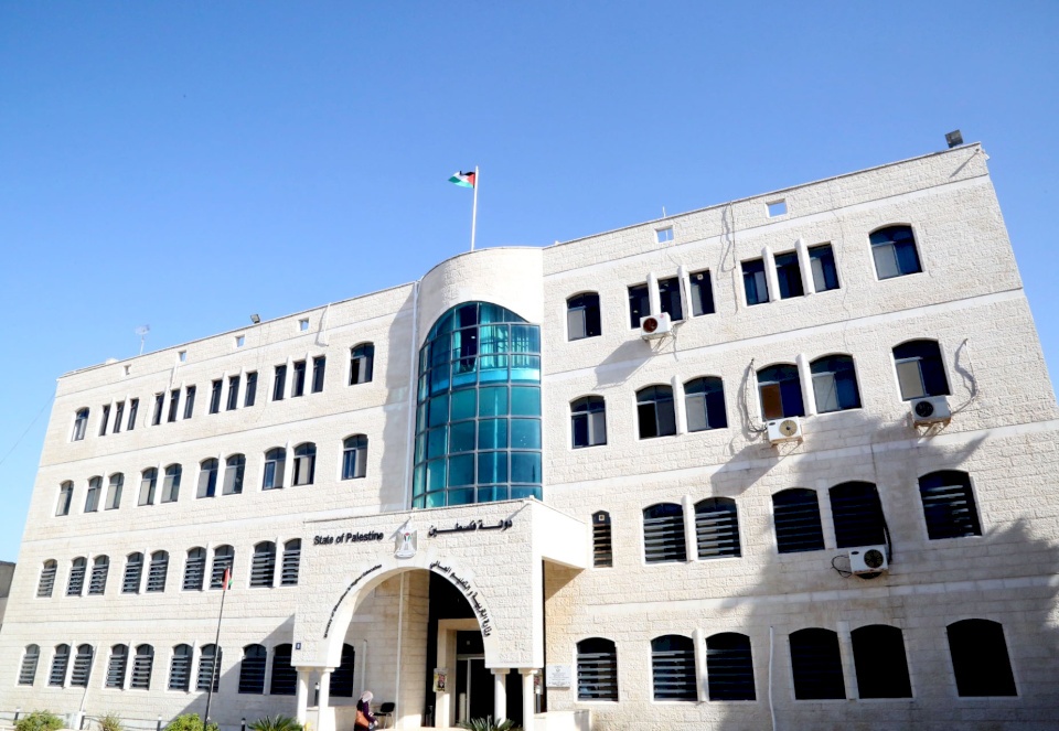 التربية تنقل عملها الى الخان الأحمر 