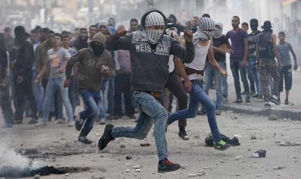 إصابات بالاختناق خلال مواجهات مع الاحتلال في بيتا واعتقال متضامنين