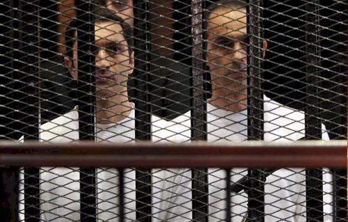 مصر.. إخلاء سبيل نجلي مبارك في قضية البورصة