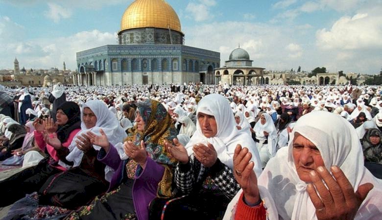 أكثر من 40 ألف مصل يؤدون الجمعة في رحاب المسجد الأقصى