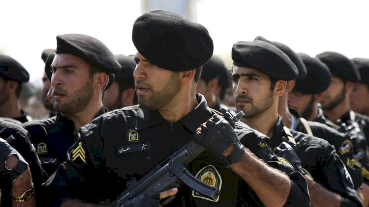 قتلى وجرحى في هجوم مسلح استهدف عرضا عسكريا في جنوب إيران