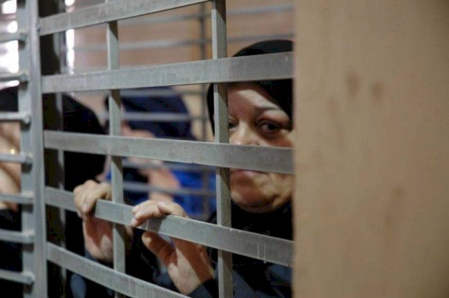 الأسيرات يرفضن الخروج إلى ساحة السجن