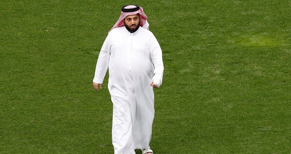 تركي آل الشيخ يفجر مفاجأة ويشعل مواقع التواصل