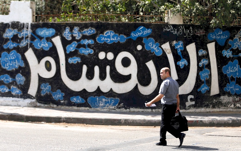 الأحمد: حركة فتح تتمسك بالجهود المصرية لإنهاء الإنقسام