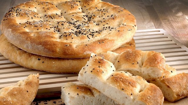 الخبز الأبيض من العادات الغذائية..لكن فلتحذروا مضاره