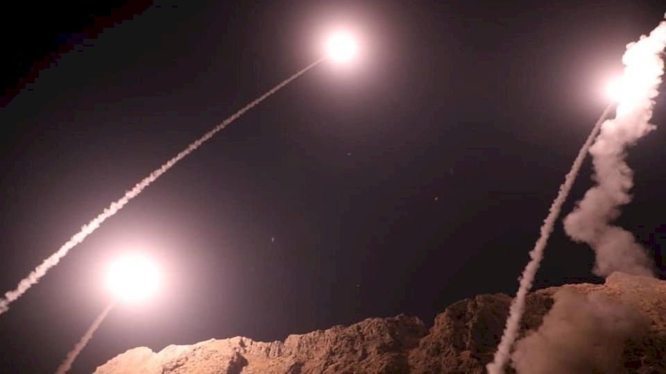 إيران تطلق صواريخ باتجاه سوريا "رداً على هجوم الأحواز"