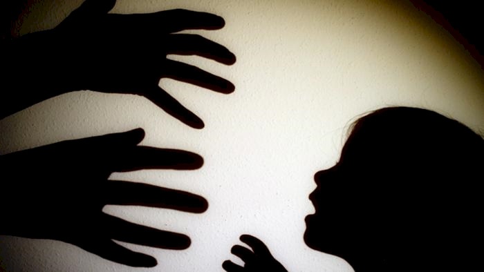 امرأة قتلت ابنة زوجها الصغيرة والسبب!