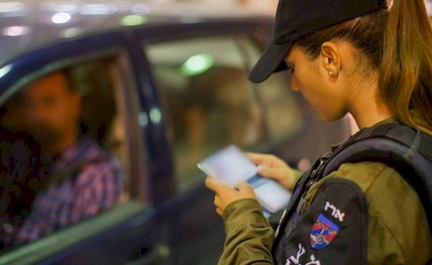 إعادة فتح شارع رئيس في الخليل