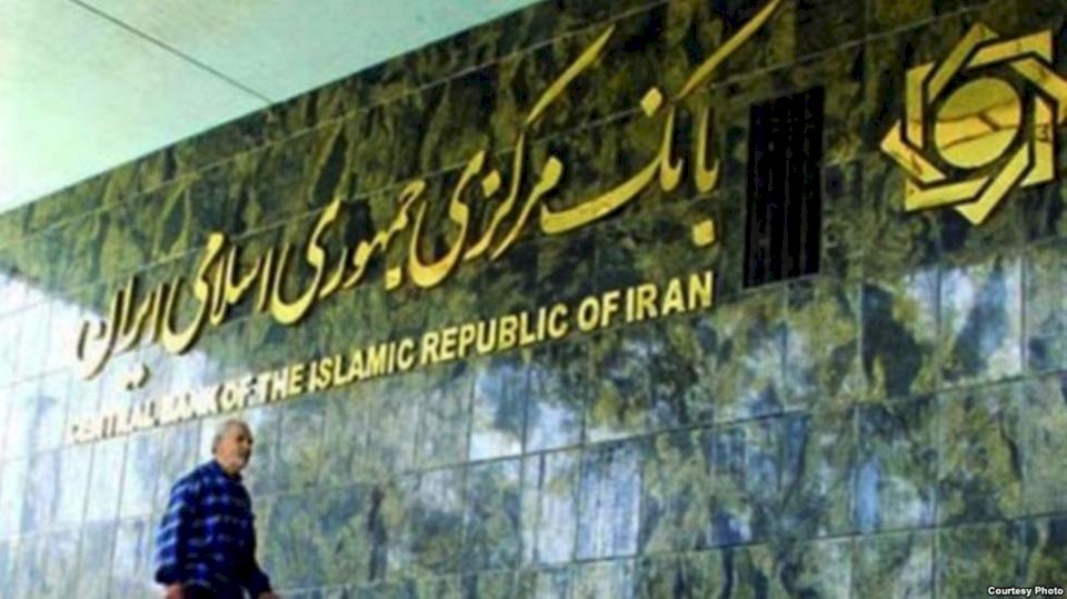 إيران.. محلات الصرافة ترفض شراء الدولار أو بيعه
