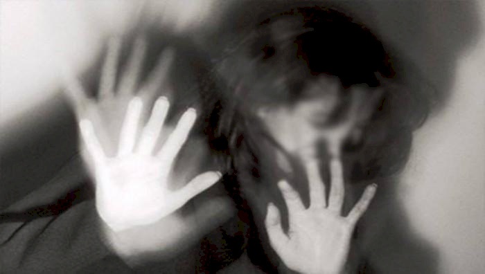 وحش بشري يغتصب ابنتيه طوال 24 عامًا وينجب منهما أطفال