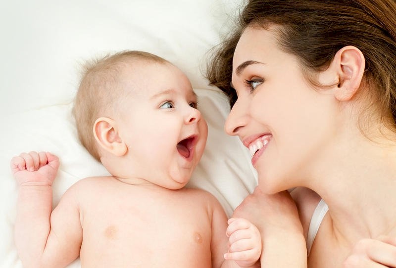 هل تعرفين متى يراكِ طفلك للمرة الأولى؟