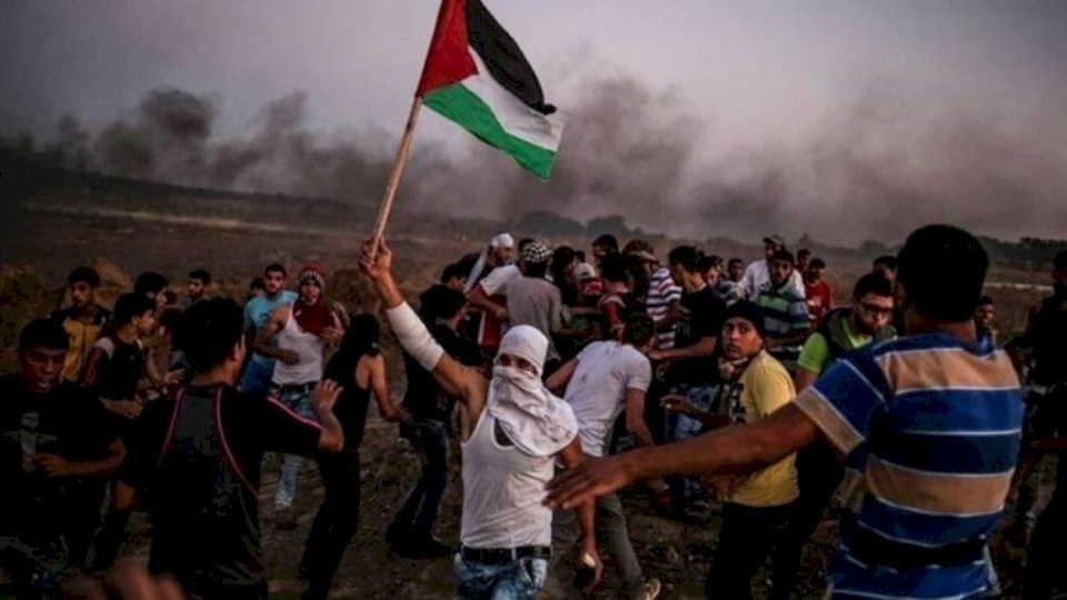 "غزة صامدة ما بتركعش"