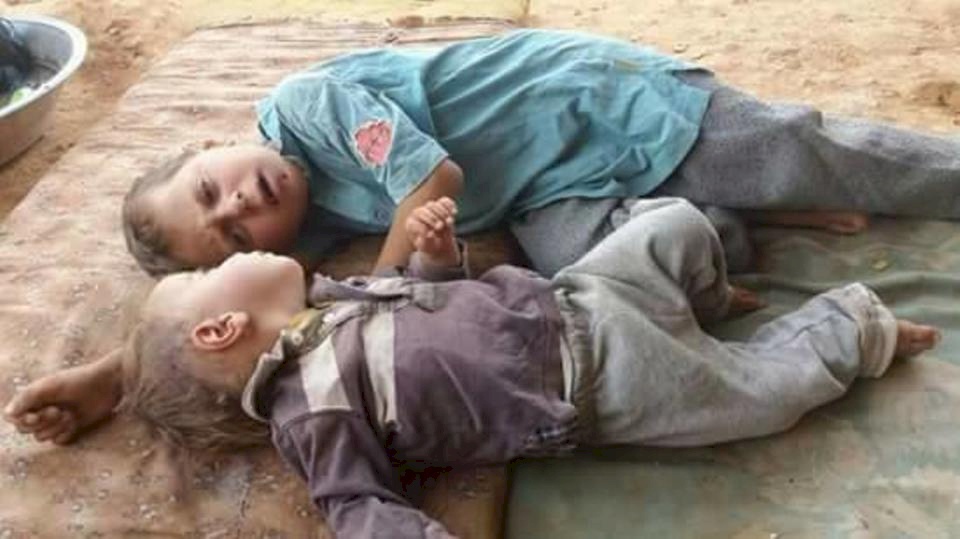 آلاف السوريين يواجهون الموت جوعاً في مخيم الركبان