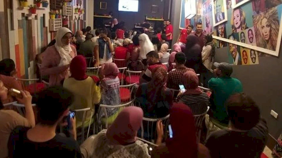 أول نادٍ للضحك بمصر.. هذا ما يقدمه لرواده