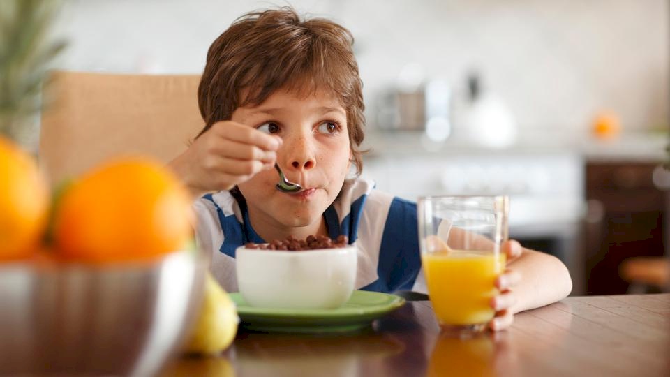 عدم تناول الإفطار يؤثر على قلوب الأطفال
