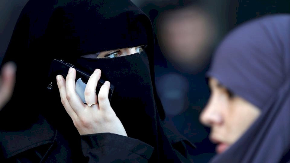 الأمم المتحدة: حظر فرنسا النقاب ينتهك حقوق الإنسان
