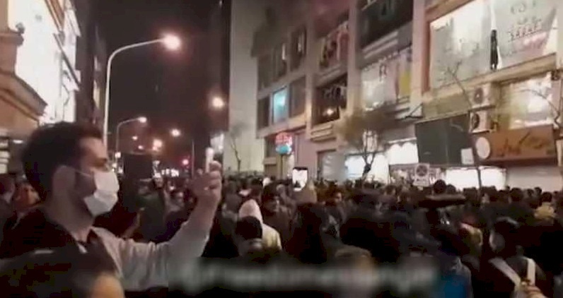 غليان في الشارع الإيراني.. ودعوات لإسقاط ملالي طهران