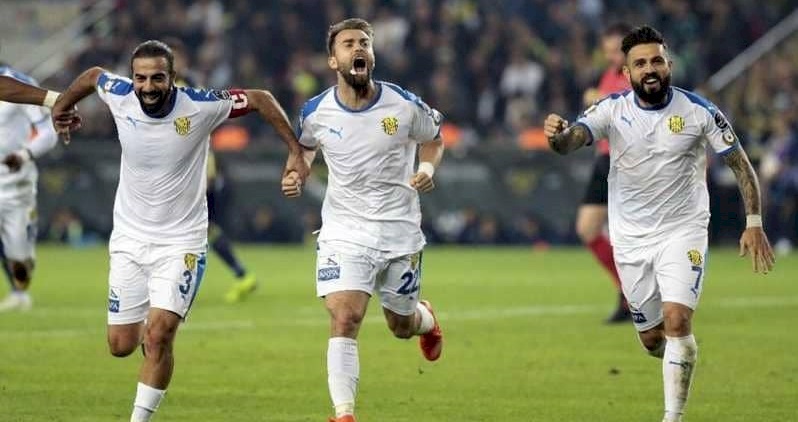 لاعب تركي يثير الجدل ! ماذا فعل ؟