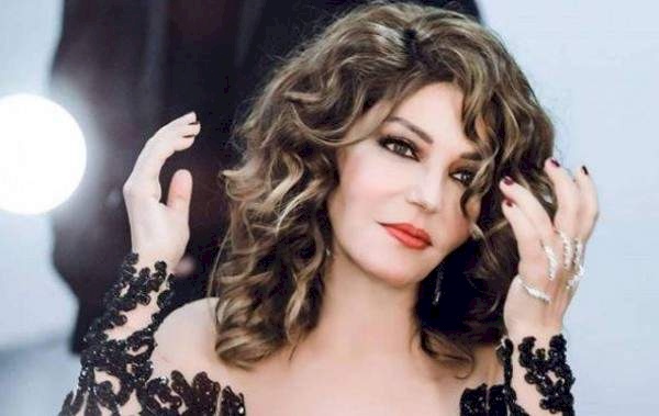 سميرة سعيد تستفز الرجال وتثير غضبهم بعدما "قصفت جبهتهم" بشكل جماعي
