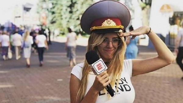 صحفية تجري عملية تجميل تدفع المعجبين للنظر إلى وجهها فقط