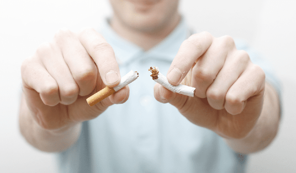 هكذا يساعدكم الماء والليمون على التوقف عن التدخين فوراً