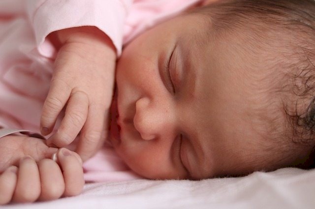 مكافأة "غريبة" لمن ينجب طفلاً ثالثاً في هذا البلد