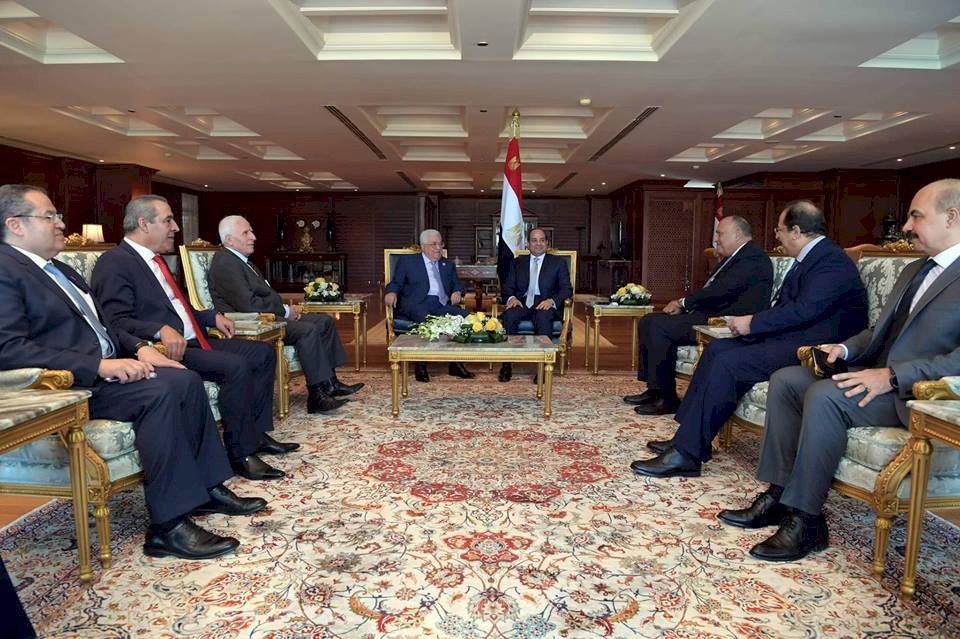 عباس يلتقي السيسي على هامش منتدى الشباب