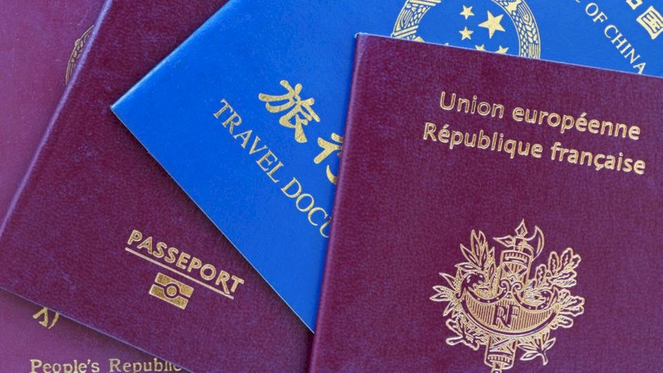 بلغاريا تعتقل 3 إيرانيين بجوازات إسرائيلية مزورة