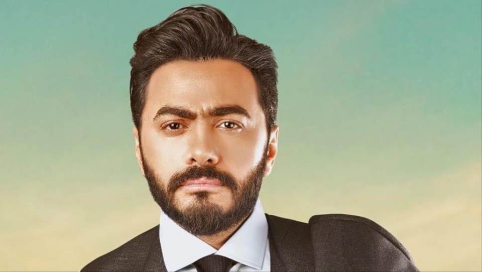 فتاة كفيفة تشعل القلوب بأمنيتها... ماذا طلبت من تامر حسني وكيف ردّ؟