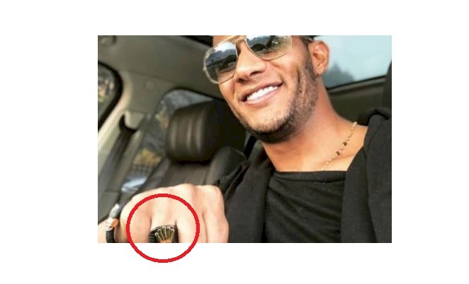 ما الذي وضعه محمد رمضان في اصبعه وأثار به الجدل؟