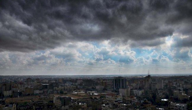 حالة  الطقس.. منخفض جوي اليوم وغداً والأرصاد تحذر