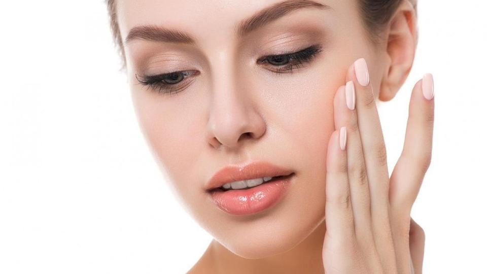 كيف يمكن لتنظيف البشرة أن يكافح ظهور التجاعيد؟