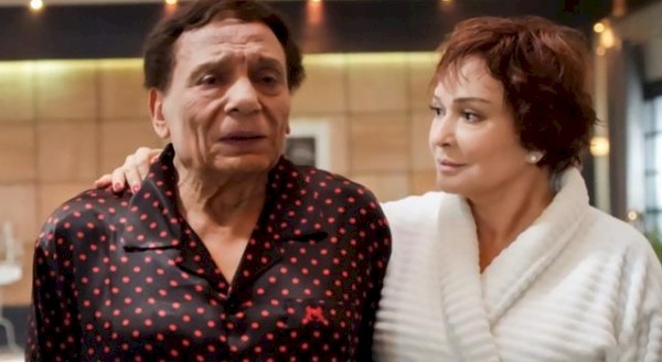 "عادل إمام باسني أكتر من جوزي".. لبلبة انفصلت عن زوجها بسبب قبلة وكادت تغرق