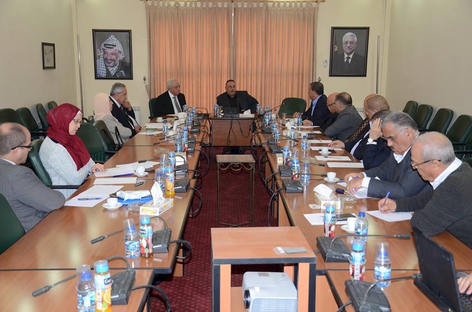 صور| التشريعي يبحث مع جمعية رجال الأعمال التعديلات على قانون الضمان
