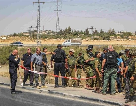 اصابة 3 جنود عند مفترق عصيون واطلاق النار على المنفذ