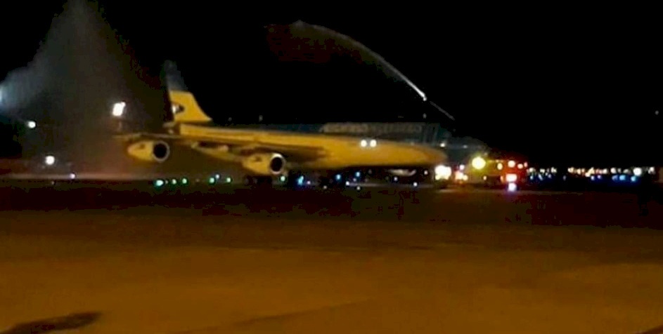 طيار يحتفل بآخر رحلة جوية فكاد يتسبب بكارثة