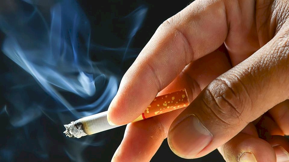 التدخين قد يؤثر على العين والدماغ