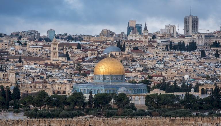 الأمطار الغزيرة تكشف عن نفق جديد في القدس