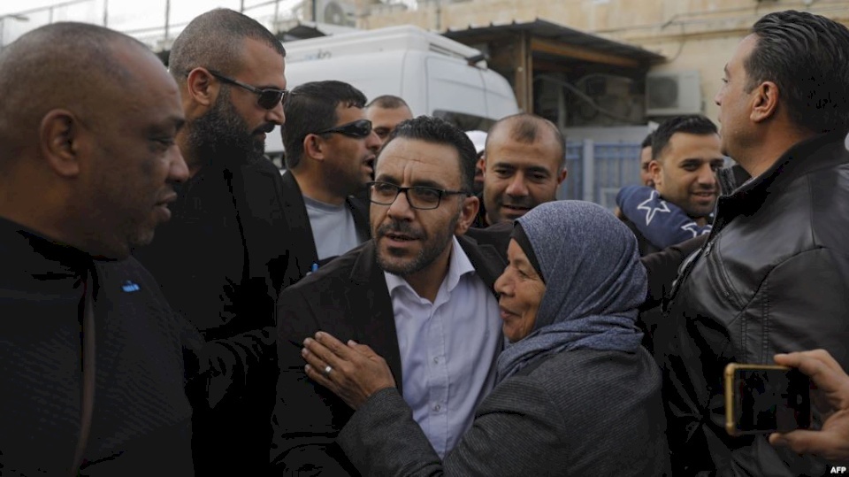 شرطة الاحتلال تقتحم منزل محافظ القدس عدنان غيث وتأخذ قياساته