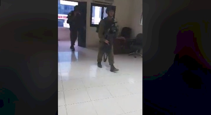 فيديو.. الاحتلال يقتحم مقر وكالة وفا 